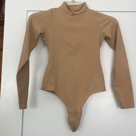 Cream bodysuit - Picture 2 of 9